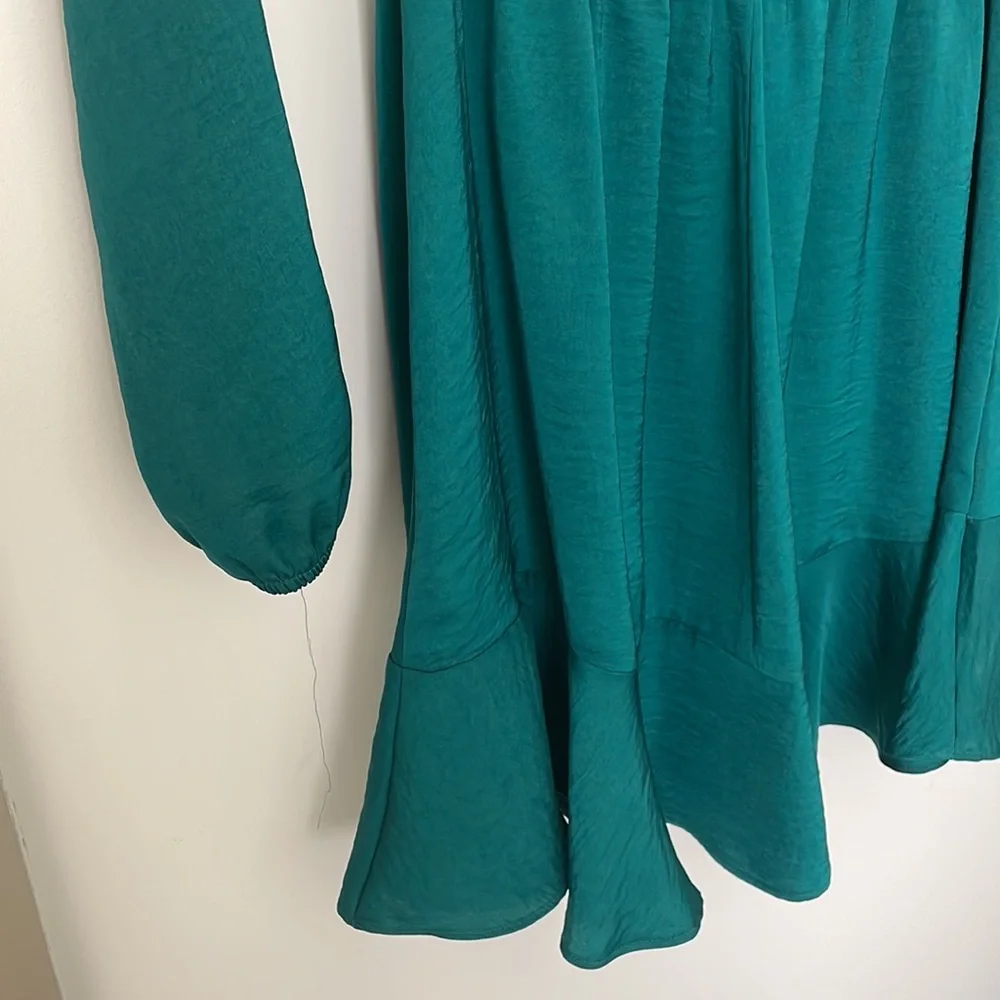 Emerald Green Express Dress - Picture 3 of 5